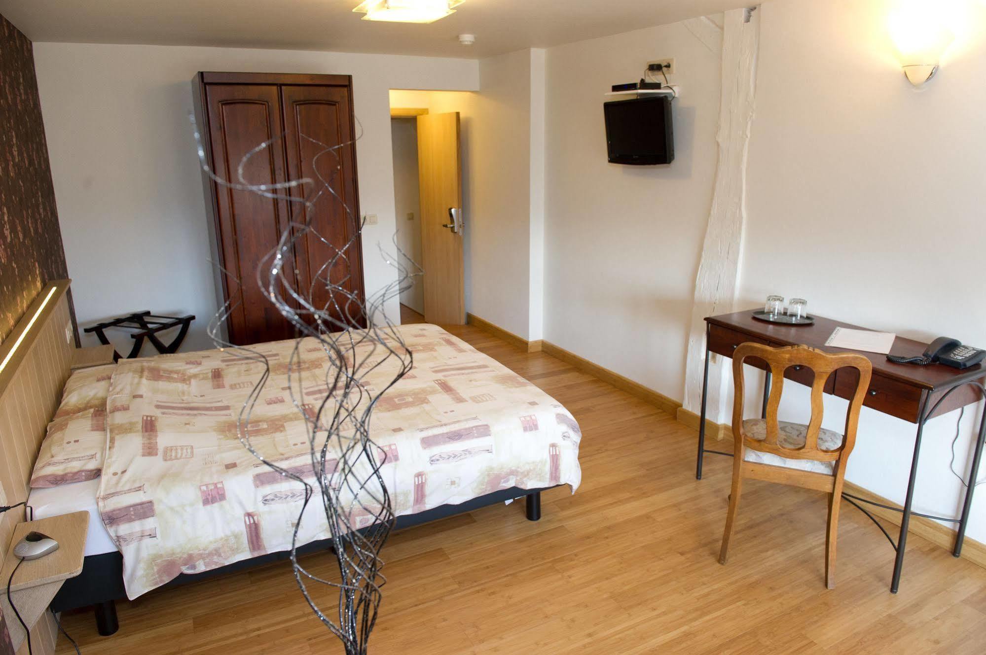 Orchimont Auberge Saint-Martin מראה חיצוני תמונה