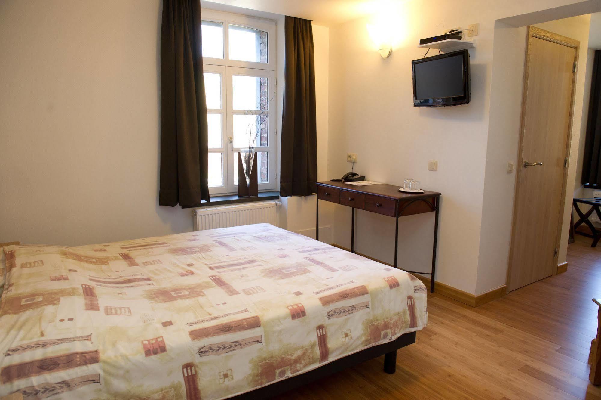 Orchimont Auberge Saint-Martin מראה חיצוני תמונה